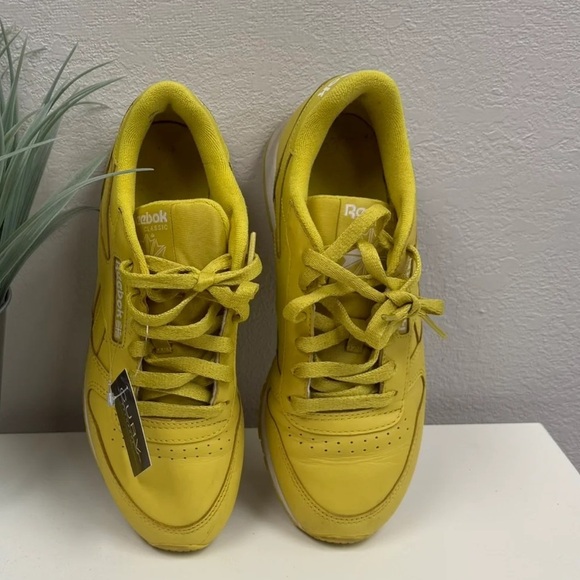 Reebok Yellow & White Leather Sneakers - Size 7 - Picture 2 of 3